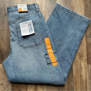 Women’s High Rise Light Wash Blue Wide Leg Cargo Jeans